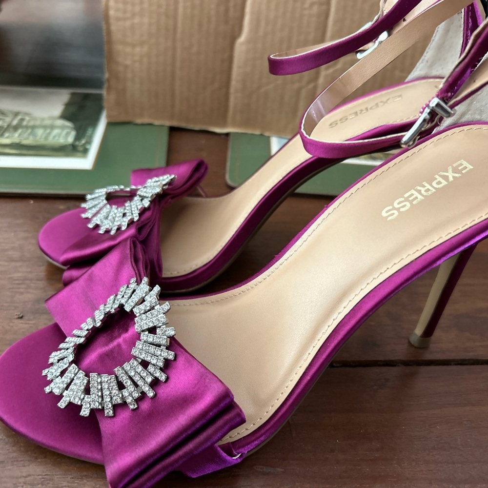 NEW Express Purple Satin Bow Rhinestone Stilettos with Crystals - Picture 2 of 8